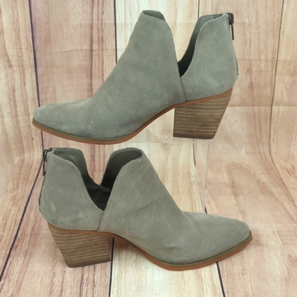 VINCE CAMUTO Doralli Booties Taupe Suede Leather Pointed Toe Sz 8